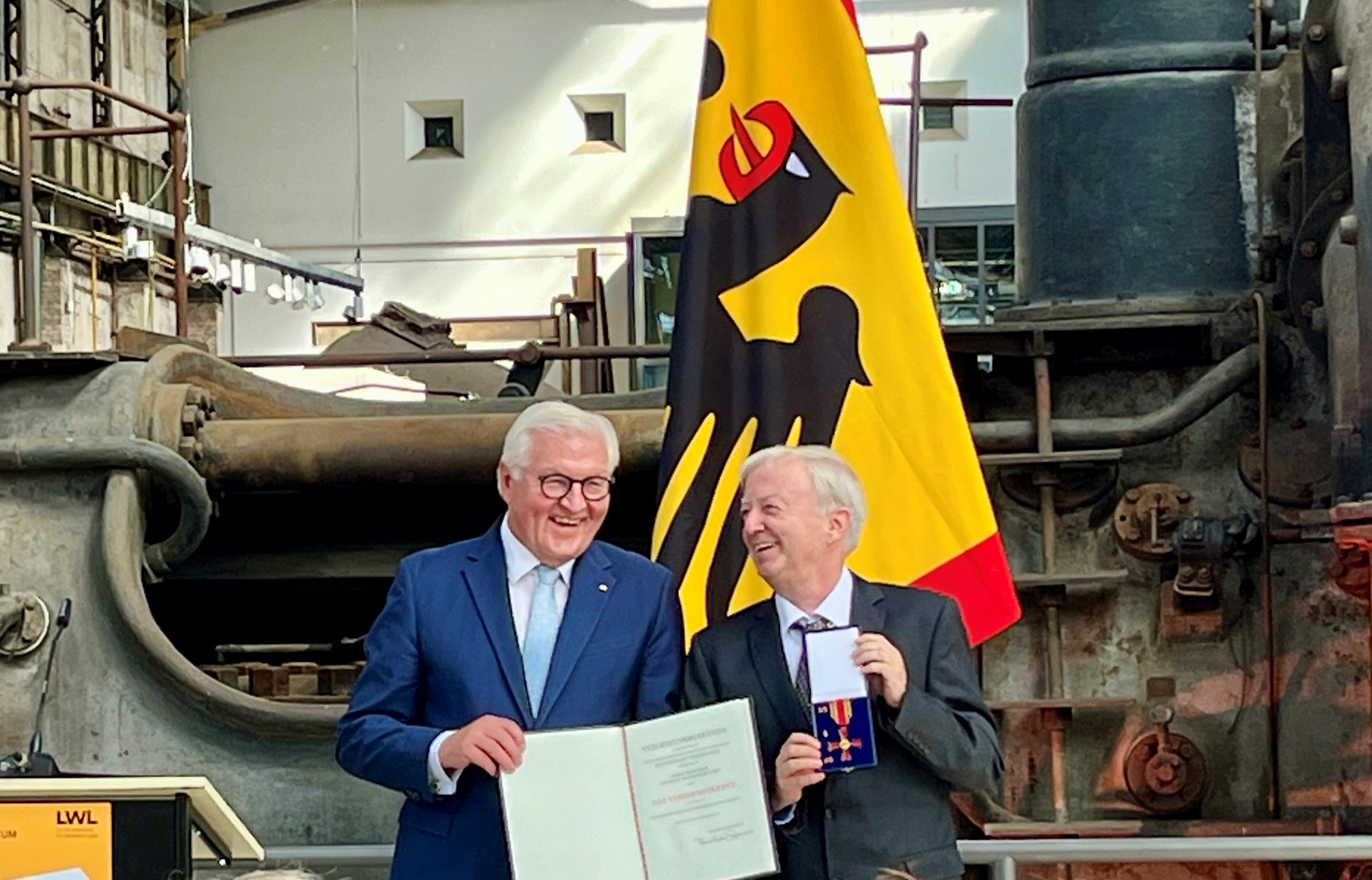 Prof. Heinrich Theodor Grütter mit dem Bundesverdienstkreuz geehrt